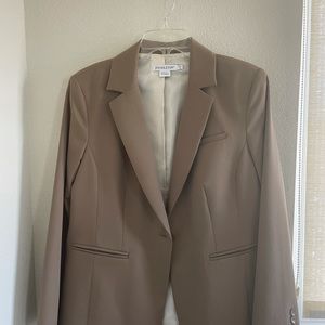 Hardly worn Pendleton blazer jacket. Petite 12 but fits like a medium/large.